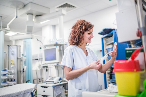 Photo d'une jeune femme infirmière 